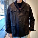 新色定番サファリジャケット。