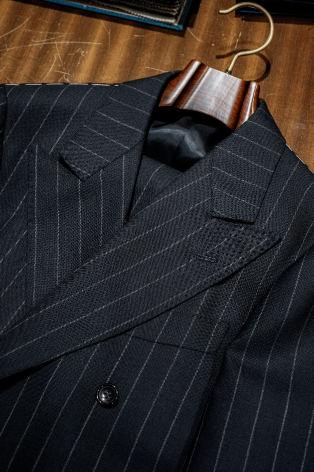 BEAMS F＞静かに主張するダブルのネイビーストライプスーツ＜MARLING