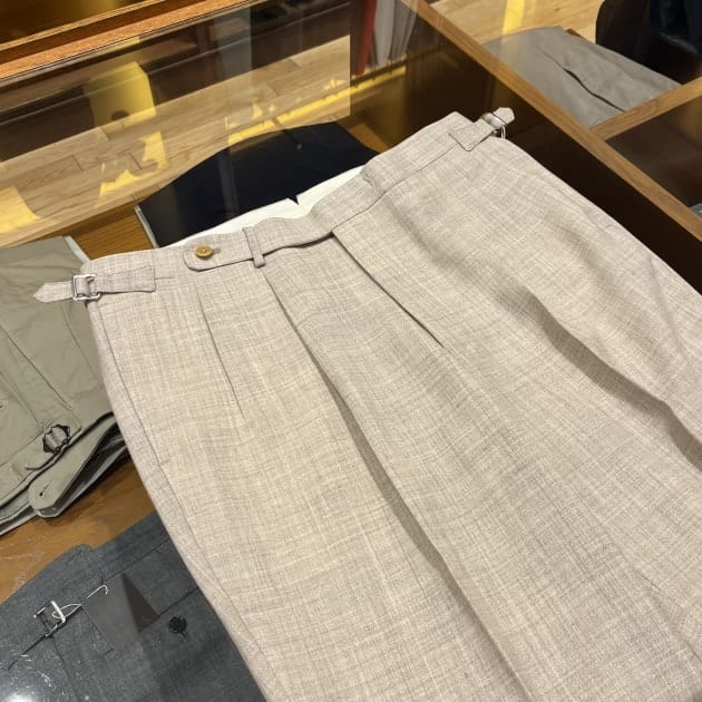BEAMS F】サイドアジャスターのスラックスが入荷｜ビームス ハウス