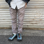 スニーカーを主役にするためのパンツ | BEAMS PLUS ジムパンツ