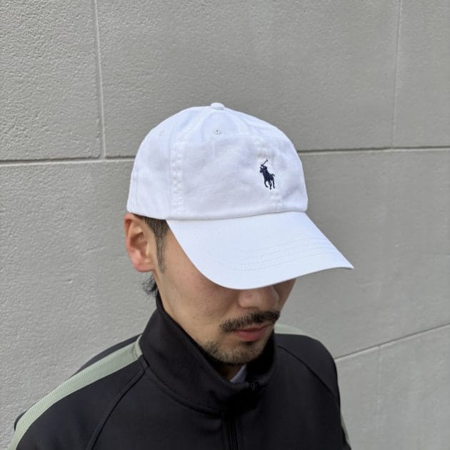 グレーで合わせた別注〈FRED PERRY〉を都会的に。】｜ビームス 札幌｜BEAMS