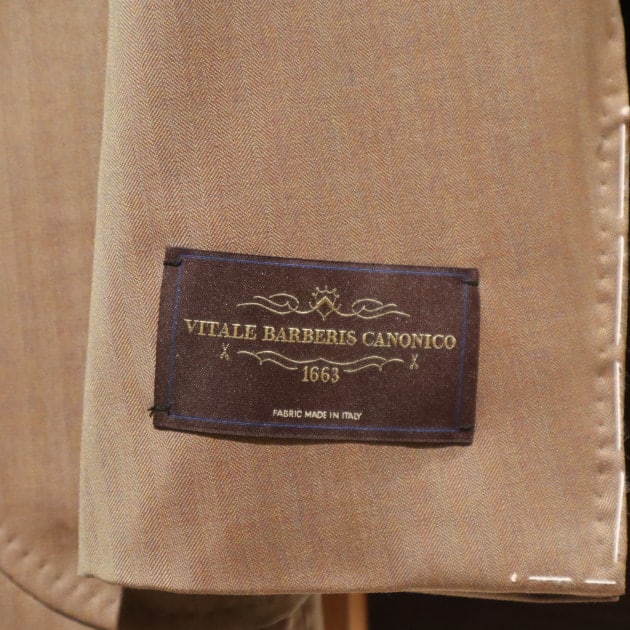 大和田がススメる【このスーツ、角度で色が変わります】BEAMS F