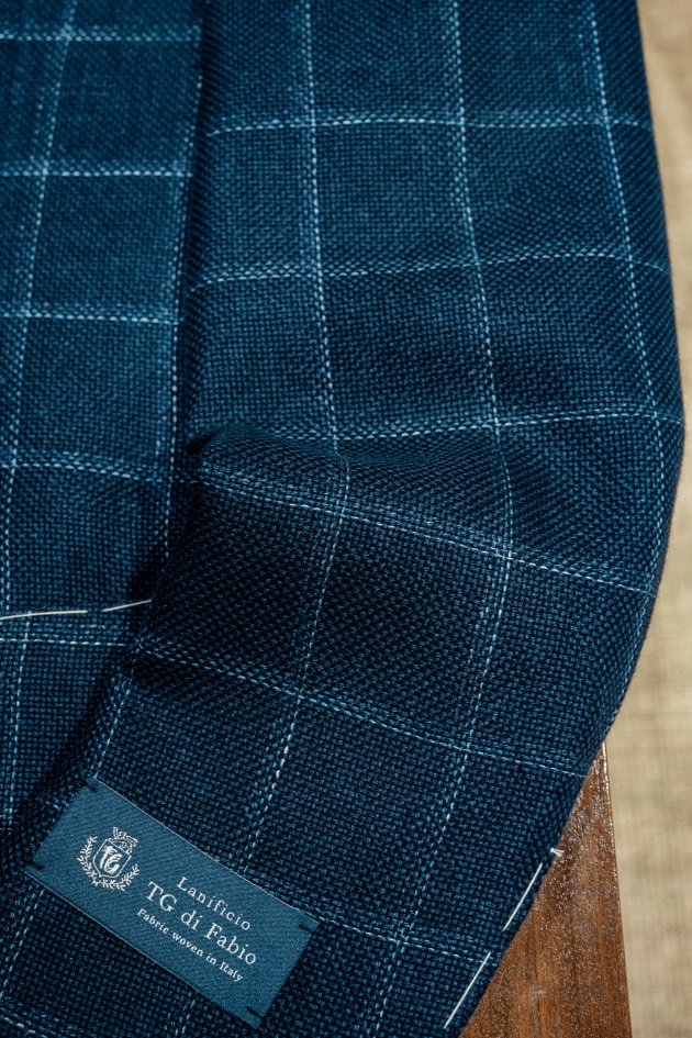 BEAMS F ＞柄で魅せる、でも派手じゃない。軽さと品を備えたウインドウ