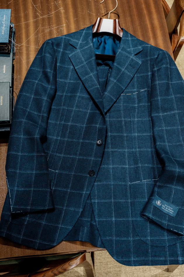 BEAMS F ＞柄で魅せる、でも派手じゃない。軽さと品を備えたウインドウ