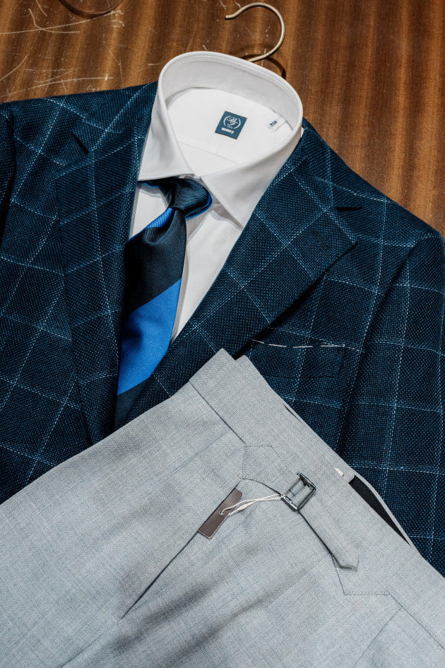 BEAMS F ＞柄で魅せる、でも派手じゃない。軽さと品を備えたウインドウ
