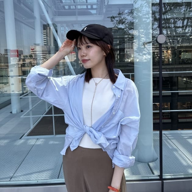 お出かけに最適】〈Demi-Luxe BEAMS〉のカディシャツで作る、大人の