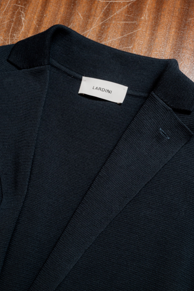 カーディガンより綺麗でジャケットより楽。＜LARDINI（ラルディーニ