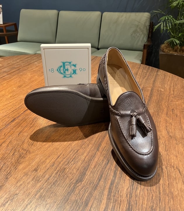 EDWARD GREEN〉当店別注の良いネイビー ローファー入荷しました