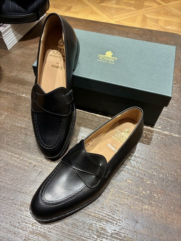 CROCKETT&JONES〉スーツにも合わせられるエレガントなバタフライ