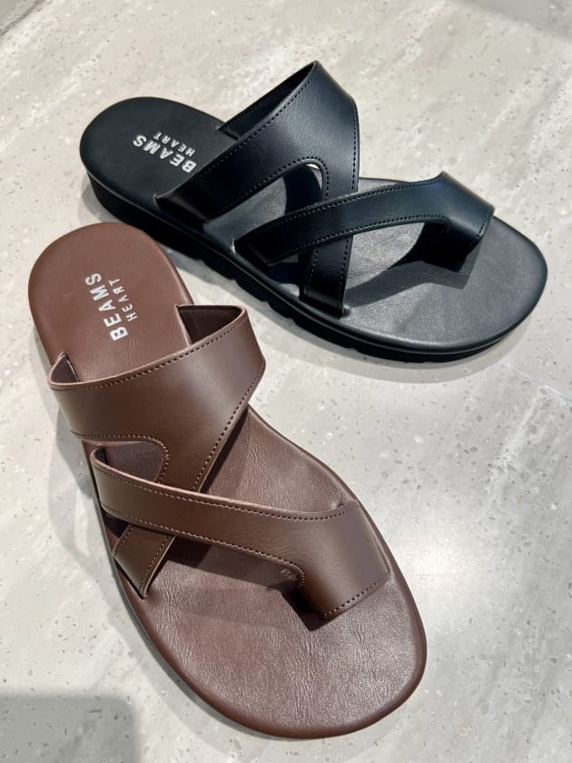 夏のサンダルはレザーでカッコよく。「ちょうどいい」の足元