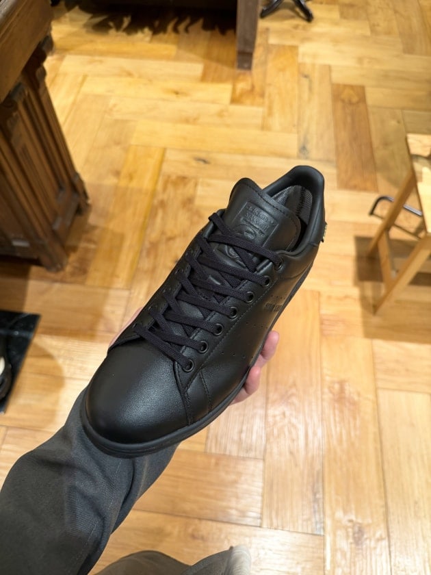 adidas】大人気モデルに最強の機能。オールブラックのスタンスミス