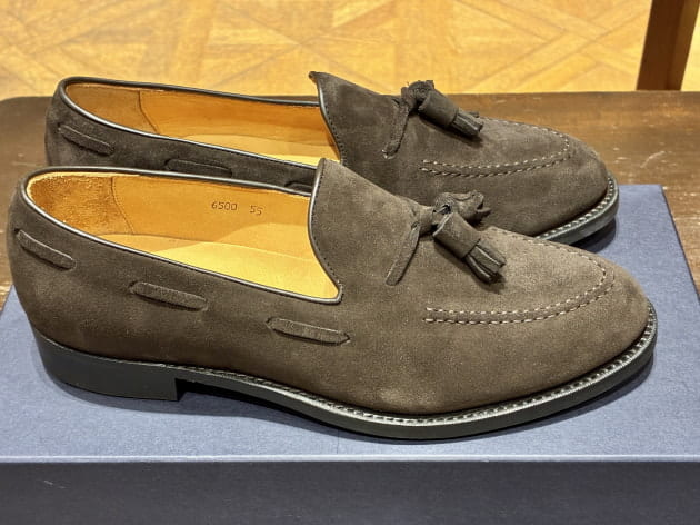 【極美品】BONORA×BEAMS Fキャメルスエードタッセルローファー6h BEAMS F〉抜群のコストパフォーマンスを誇る、大人のための名作