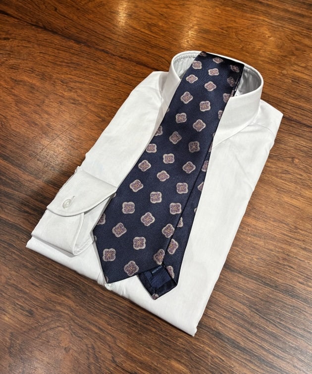 新入荷〈FRANCO BASSI〉ジャカード 小紋柄 ネクタイのご紹介です