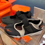 NIKE Air Rift