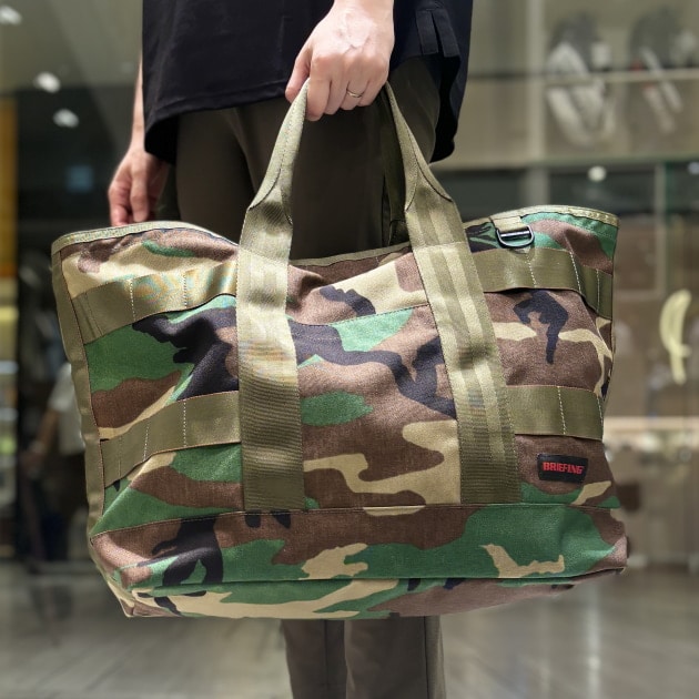 【別注】BRIEFING WOODLAND CAMOUFLAGE トートバッグ BRIEFING別注】ゴルフスタイルを格上げする、WOODLAND CAMOUFLAGE