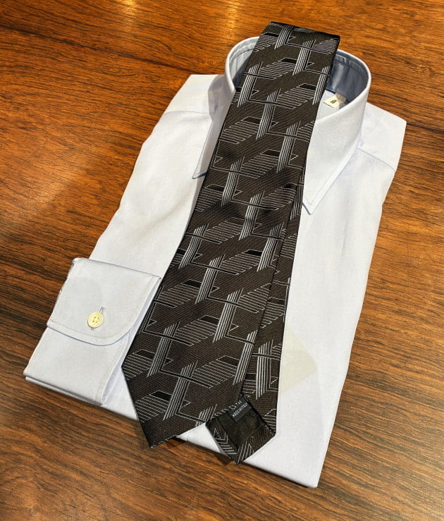 新入荷〈FRANCO BASSI〉ジオメトリック柄 ネクタイのご紹介です