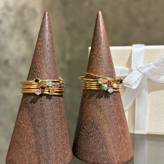 SATOMI KAWAKITA JEWELRY】12石の誕生石をスタッフが着用比較