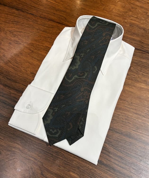 新入荷〈Holliday & Brown〉プリント ペイズリー柄 ネクタイのご紹介