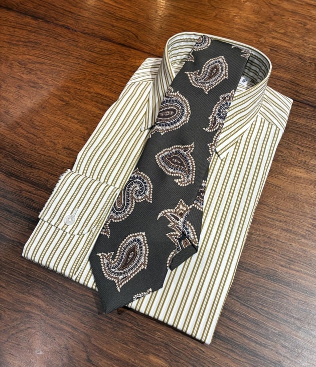 新入荷〈Holliday & Brown〉プリント ペイズリー柄 ネクタイのご紹介