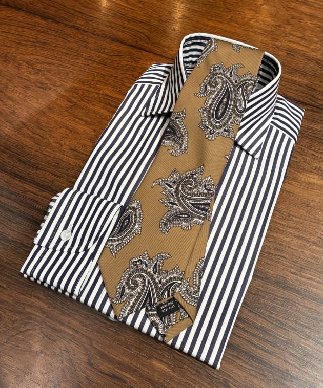 新入荷〈Holliday & Brown〉プリント ペイズリー柄 ネクタイのご紹介