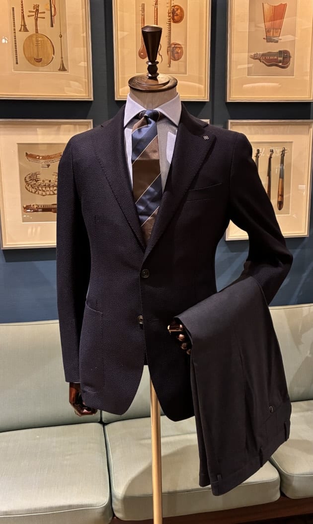新入荷〈TAGLIATORE〉ジャケットのご紹介です。