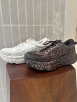 【8/8発売】HOKA × BEAMS 50周年別注「BONDI 7」登場！
