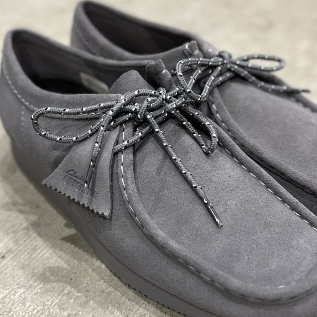 BEAMS LIGHTS 別注 ワラビーレザーLOW SP パドモア 黒 7 Clarks(クラークス)】〜名作「ワラビー」が軽量&快適にアップデート