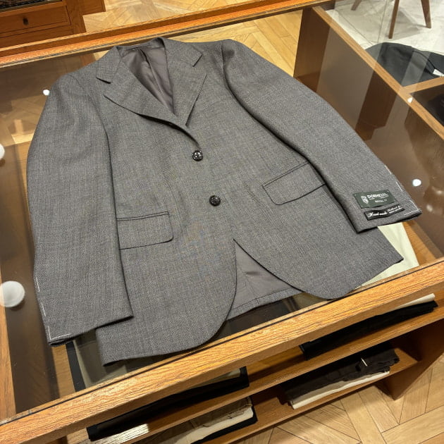 BEAMS F】50周年記念アイテムとオンタイムで活躍するスーツが入荷