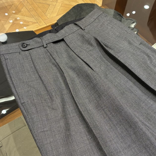 BEAMS F】50周年記念アイテムとオンタイムで活躍するスーツが入荷