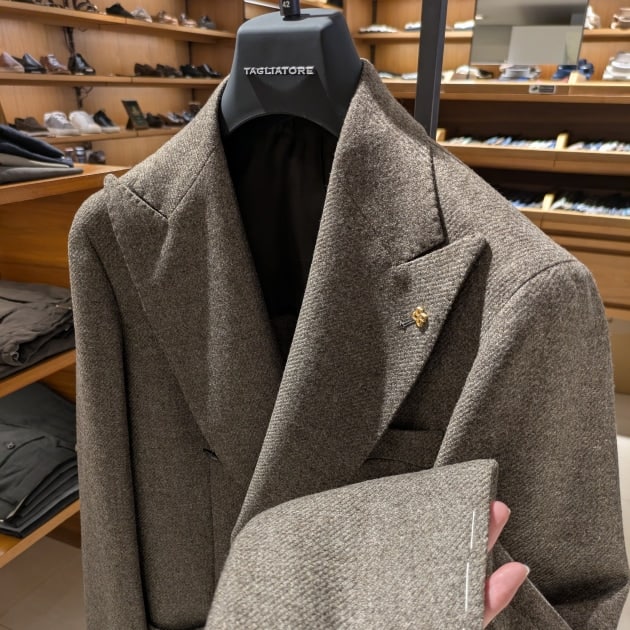 たまにはカーキジャケットでこなれ感を【TAGLIATORE】｜ビームス 札幌