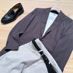 コントラストを意識した夏のジャケパンスタイル。