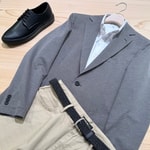 上品さも兼ね備えた夏のジャケパンスタイル。