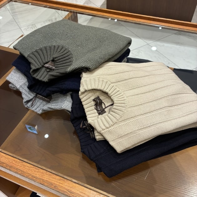 FILIPPO DE LAURENTIIS】秋冬に活躍しそうなニットが入荷｜ビームス