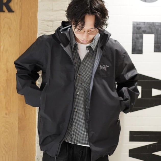ARC'TERYX シェルジャケット 秋の本命シェルアウター】ハイスペックで街着にも馴染む〈ARC'TERYX