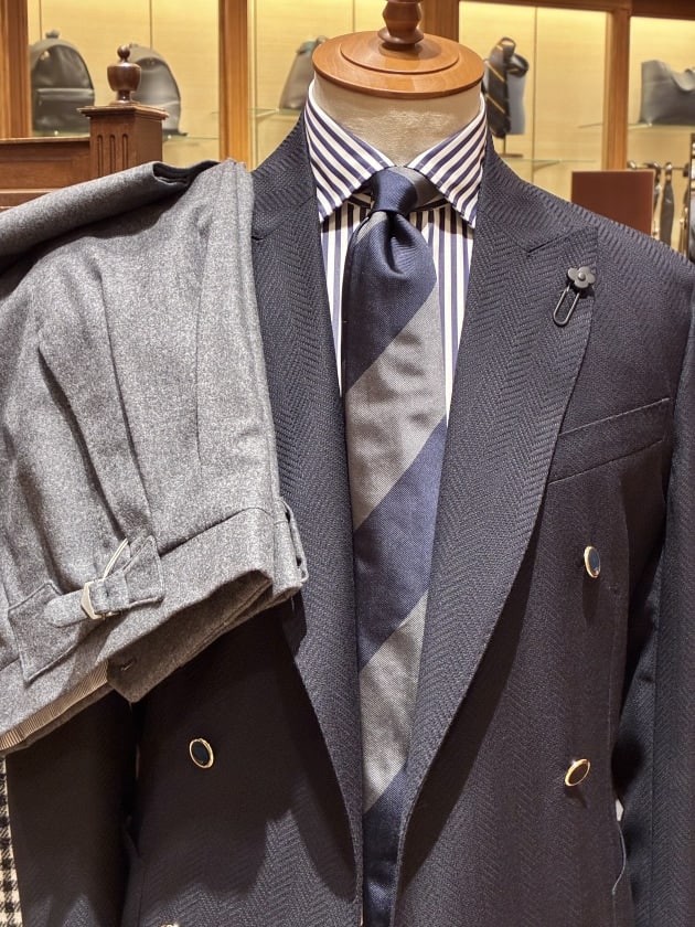 Belvest ネイビージャケット 46 BEAMS LARDINI LARDINI〉一味違う雰囲気を楽しむ、大人のためのネイビーダブル