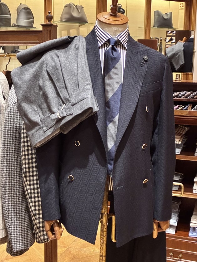 Belvest ネイビージャケット 46 BEAMS LARDINI LARDINI〉一味違う雰囲気を楽しむ、大人のためのネイビーダブル