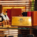 ギフトに＜WHITE HOUSE COX＞