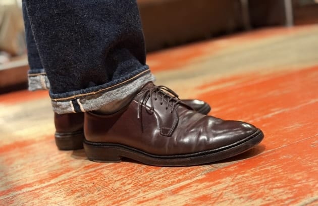 季節の再入荷】にも関わらず残りわずかの〈ALDEN(オールデン)〉レザー