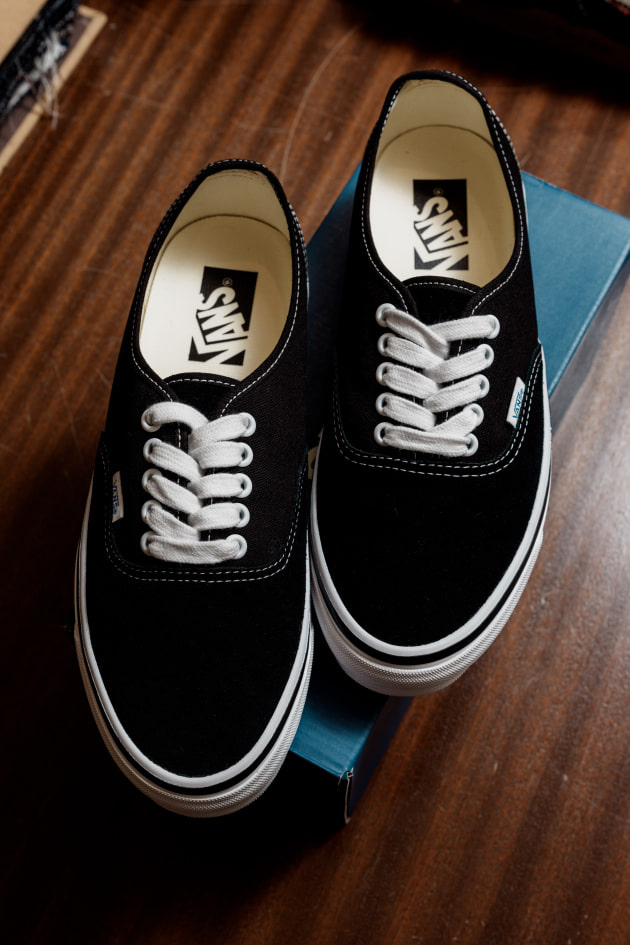 最近の買い物vol.199 | スラックスに合うスニーカーを探して。プレミアムオーセンティック＜VANS（ヴァンズ）＞