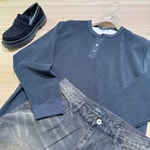 秋冬シーンにおすすめな汎用性の高いベーシックスタイル。