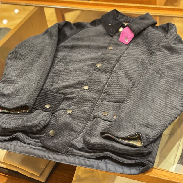 Paul Smith loves Barbour】英国ブランドが魅せる、遊び心溢れる特別な