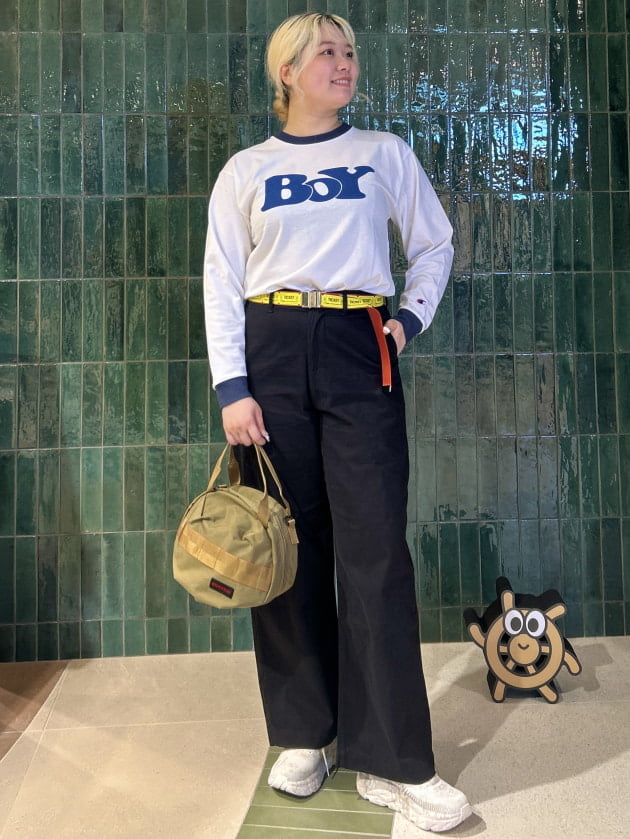BEAMS BOY〉定番ワイドチノパンツ3色をコーデで着回し！｜ビームス