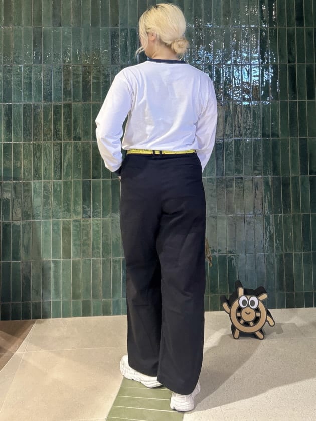BEAMS BOY〉定番ワイドチノパンツ3色をコーデで着回し！｜ビームス