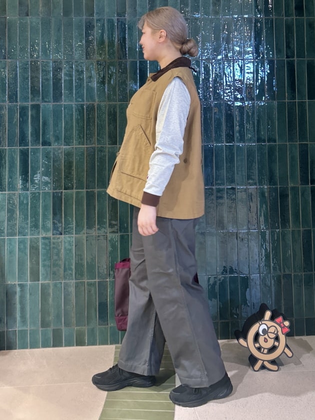BEAMS BOY〉定番ワイドチノパンツ3色をコーデで着回し！｜ビームス