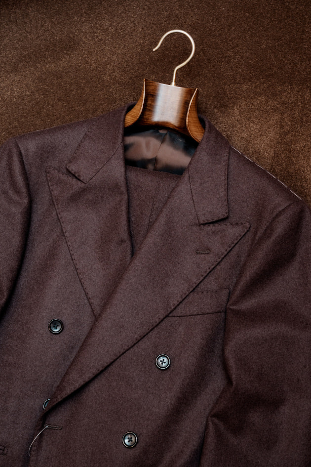 フィレンツェモデルで魅せる、赤茶の＜FOX BROTHERS（フォックス