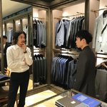 イヌの毛繕い。
