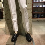 レジ前の彼の靴
