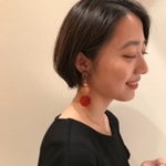 シンプルコーデに映えるアクセ