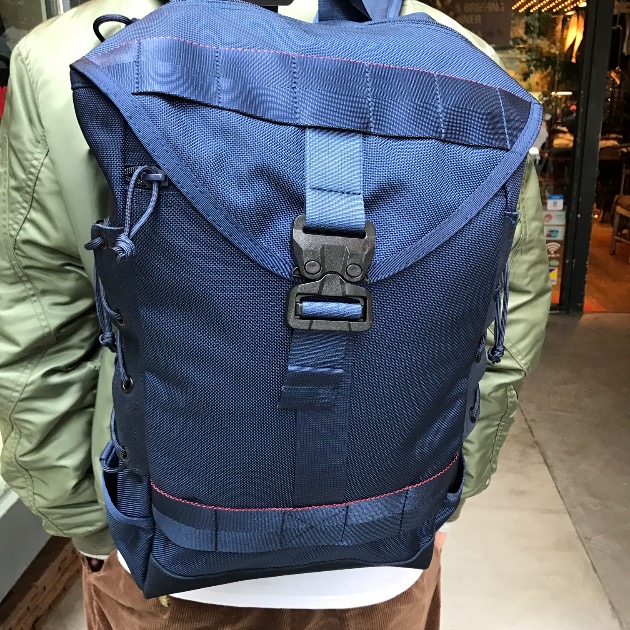 エッセンシャルコンフォート BRIEFING×DANNER STABLE FLAP DAYPACK