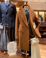 テーブル横の彼